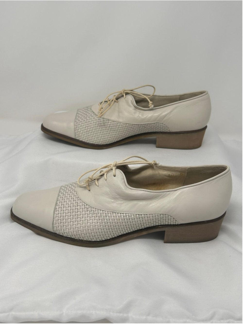 Amalfi Pillow Trent Cream Leather Woven Lace-Up Oxfords Size 10B